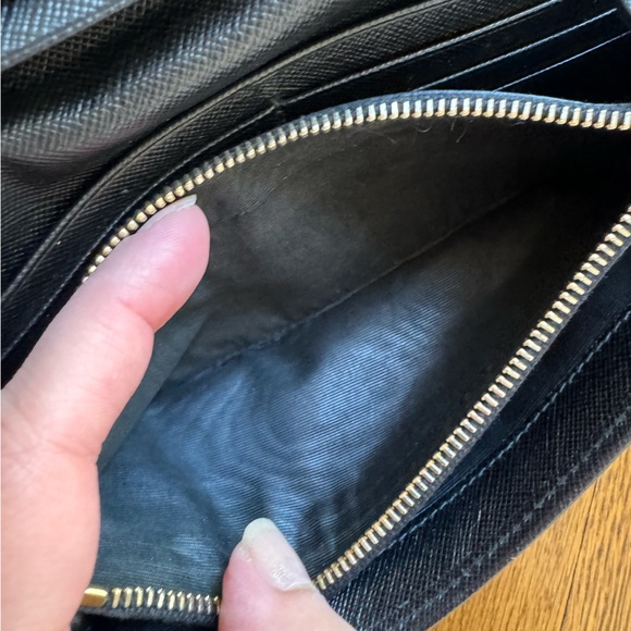 💙LAST DAY💙 Prada Saffiano Quilted Black Leather Long Wallet (w/ COA) - Picture 6 of 14